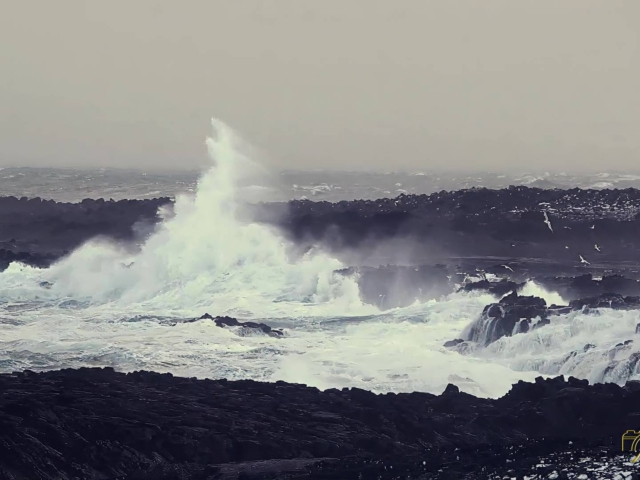 Waves at Skardsv&iacute;k Beach Iceland